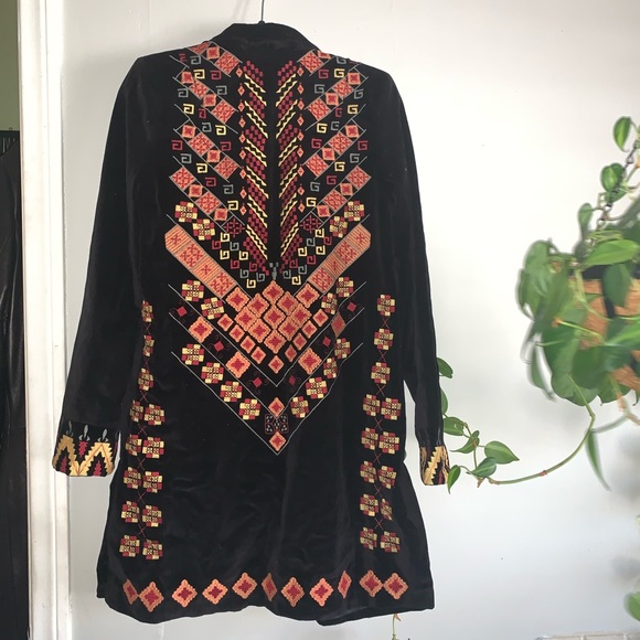 Velvet coat with embroidery - Picture 2 of 4